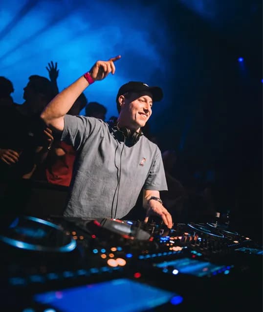 Jesse Jacob's underground house grooves evolved from Utrecht studio nights to global stages. Fresh vibes ahead!
