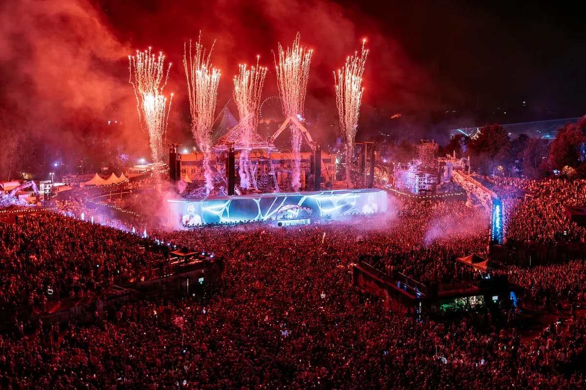 French house icon delivered epic vibes with daughter Paloma in a heartfelt B2B set.