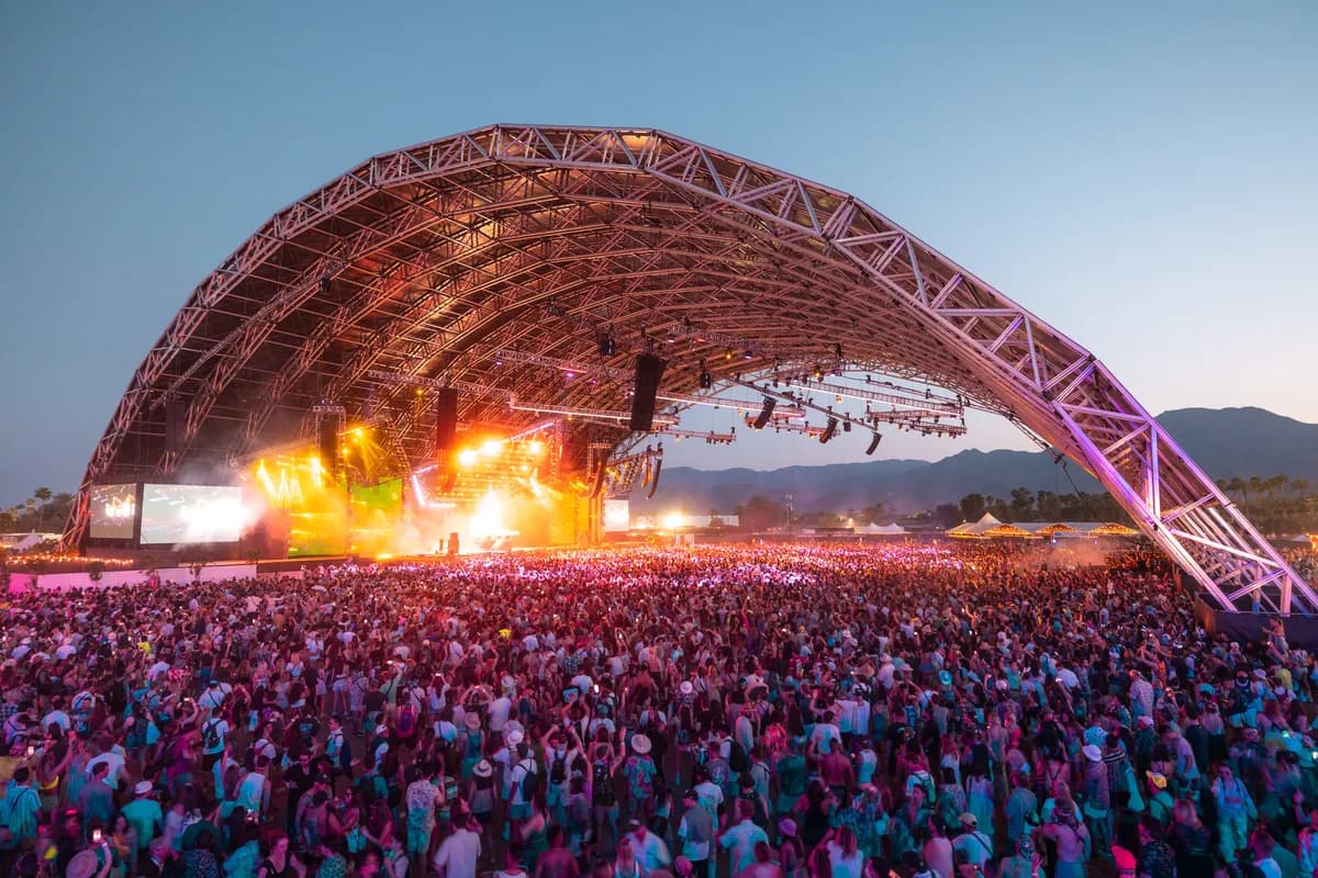 Sahara Tent returns 2026: Duke Dumont, Kaskade, Disclosure drop house bangers at Coachella. Epic comeback vibes. 