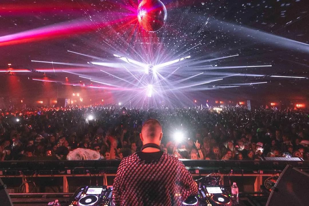 Chris Lake rocking Yuma Tent 2019. Tech house club vibes pre-mainstage surge. Minimal push to revive that raw edge.