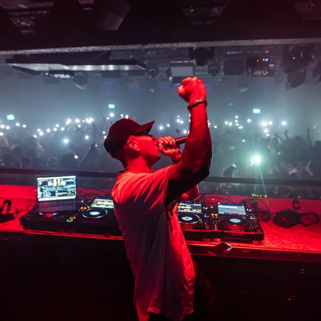 Article cover: Weeknight House: Midweek Magic in London's Club Scene