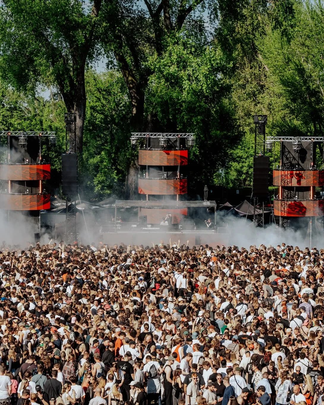 Nobody here is thinking about their emails. PollerWiesen Festival, Revierpark Wischlingen, Dortmund. This is what a good Sunday actually looks like.