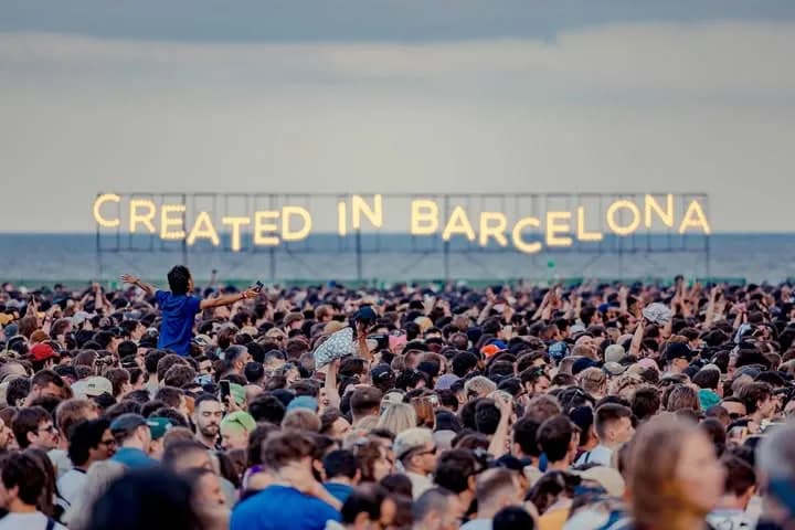 Saturday night at Primavera is when the Parc del Forum reaches its fullest. Plan to be there early and stay forever