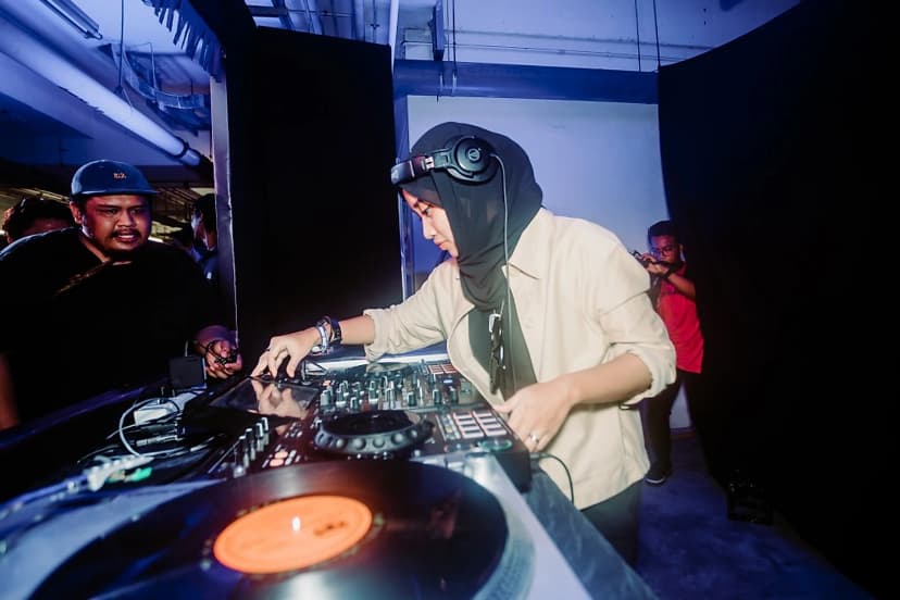 Miko Naiko Learned to DJ From YouTube Tutorials in Ipoh. ALIGN.ONLINE Got Her to Pestapora Jakarta.