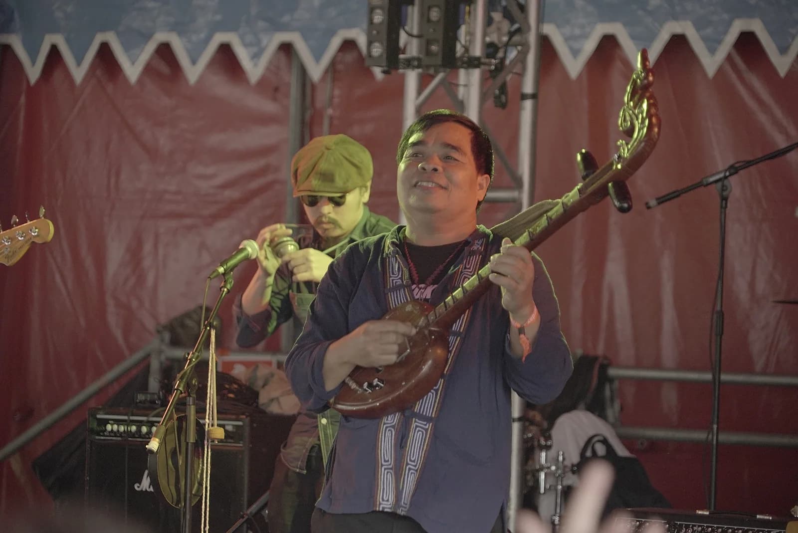 Phin player Kammao Perdtanon performing with the band at Field Day, 2016.