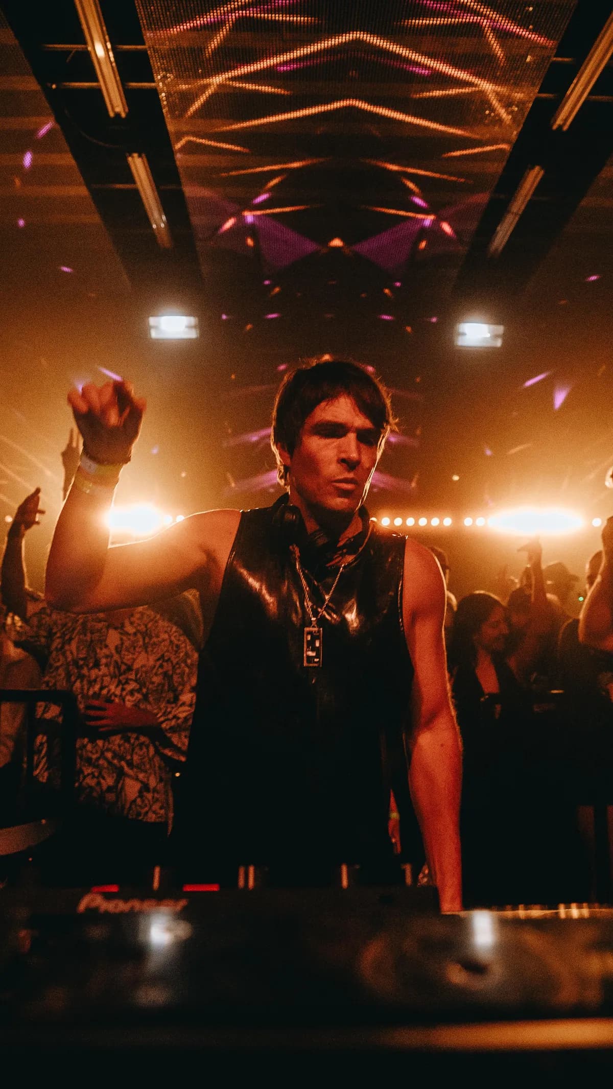 Lee Foss in his element, weaving deep house and disco‑inflected grooves as one of the key architects of modern underground club sound.