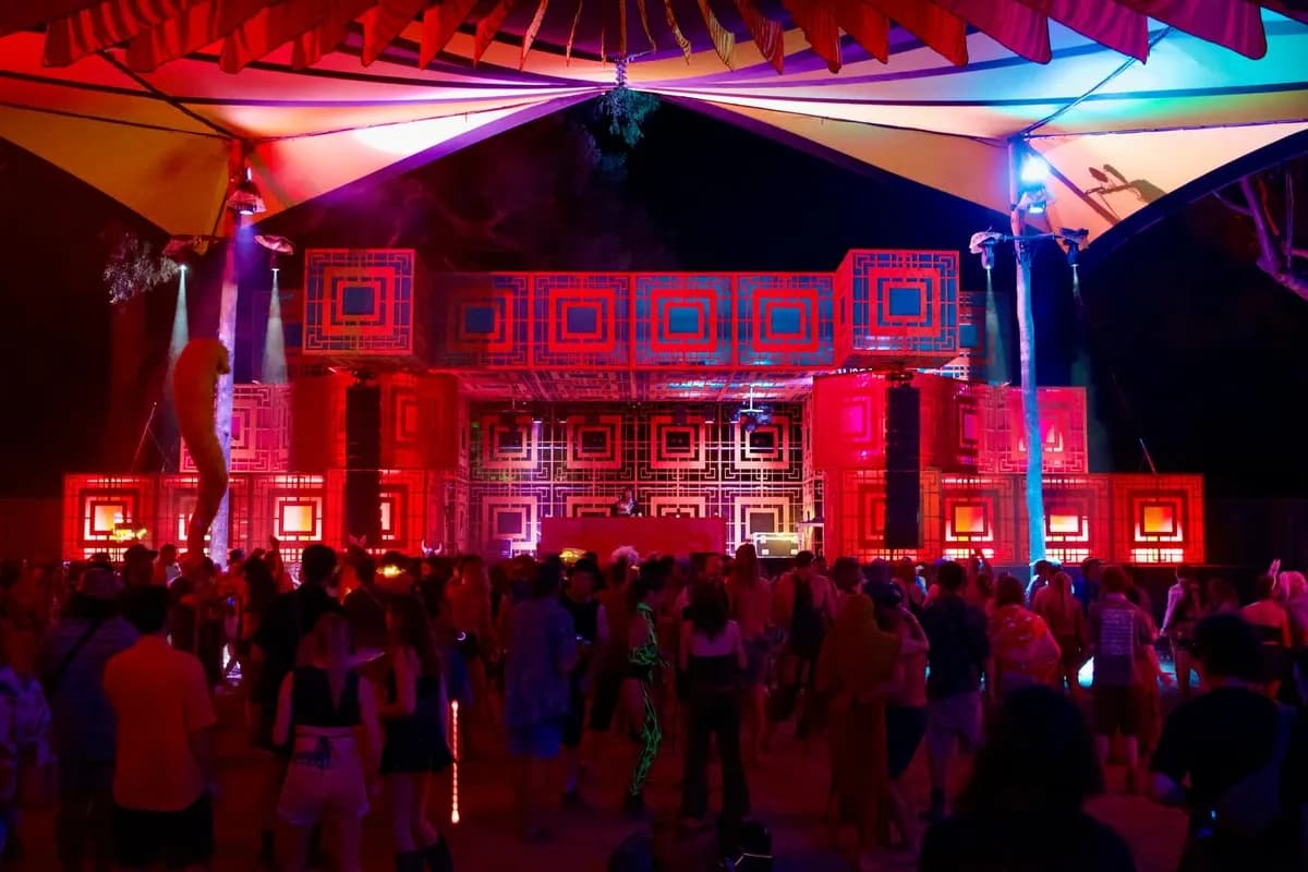 Rabbits Eat Lettuce 2026 main stage magic: Dumaresq River bass, starry forest vibes, pure electronic euphoria (April 2-6, Texas QLD). Home sweet house music.