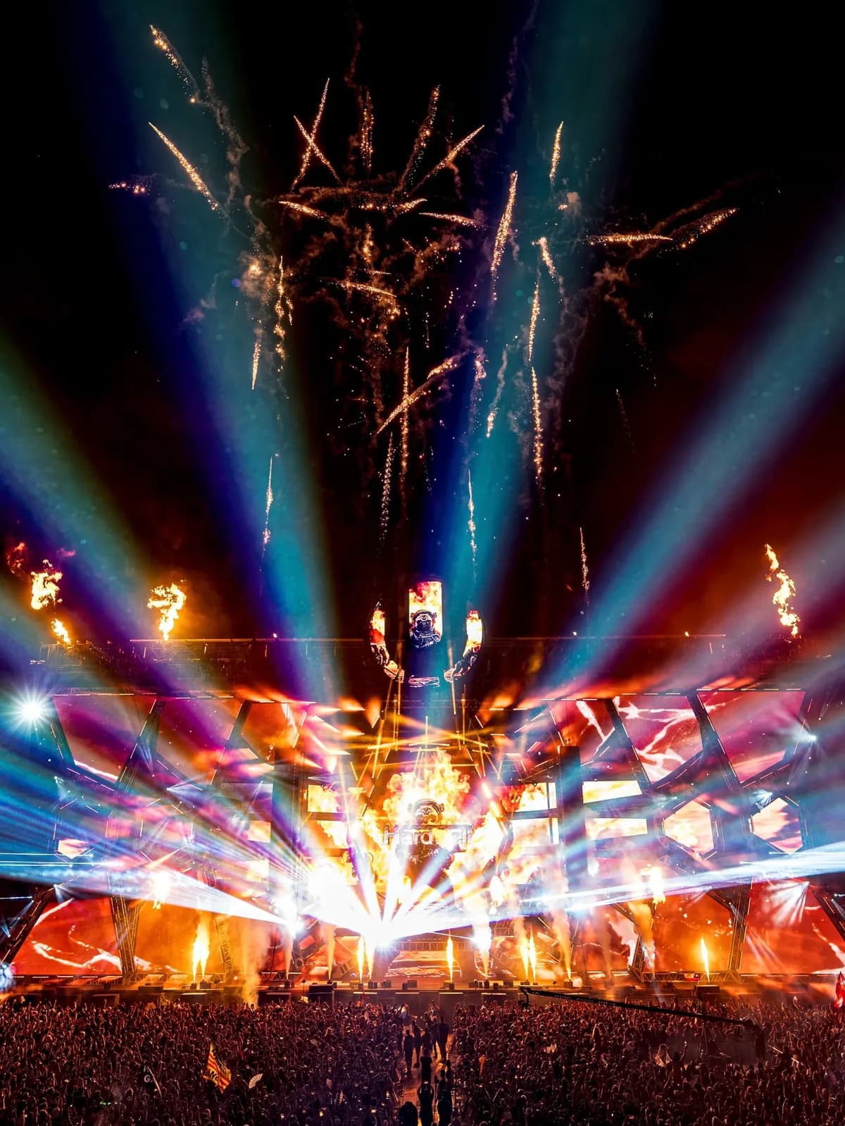 Ultra Miami 2026 ignited the night! Bass thumping, crowd electric, pure house magic under the Miami sky.