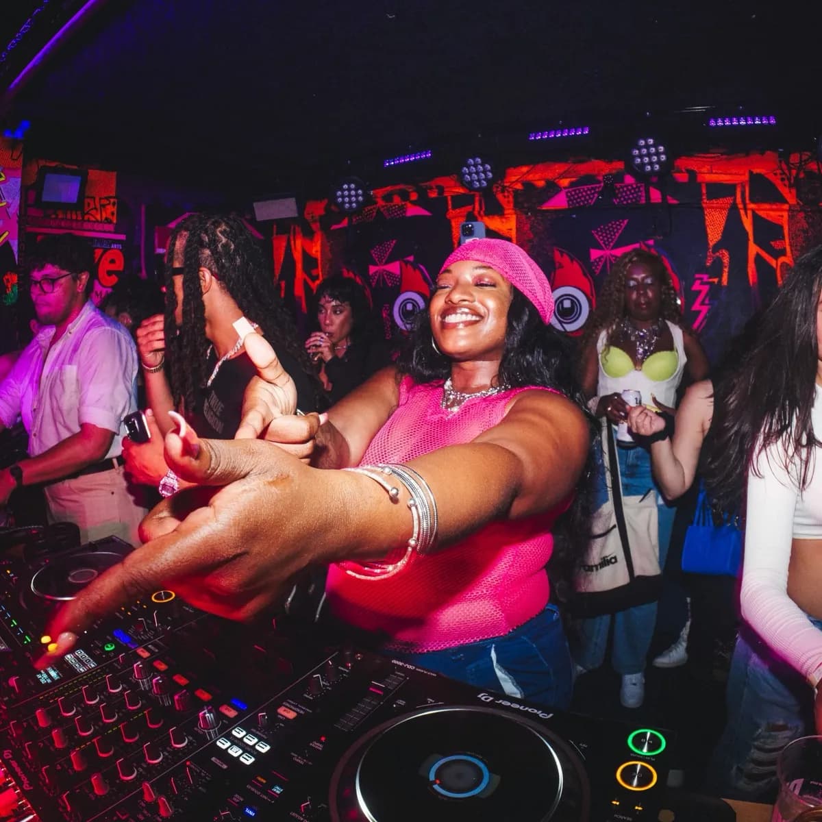 The roots go deep. Baltimore club, Chicago footwork, Newark house, and one DJ who turned all of it into something entirely her own. UNIIQU3 at Showcation 2026.