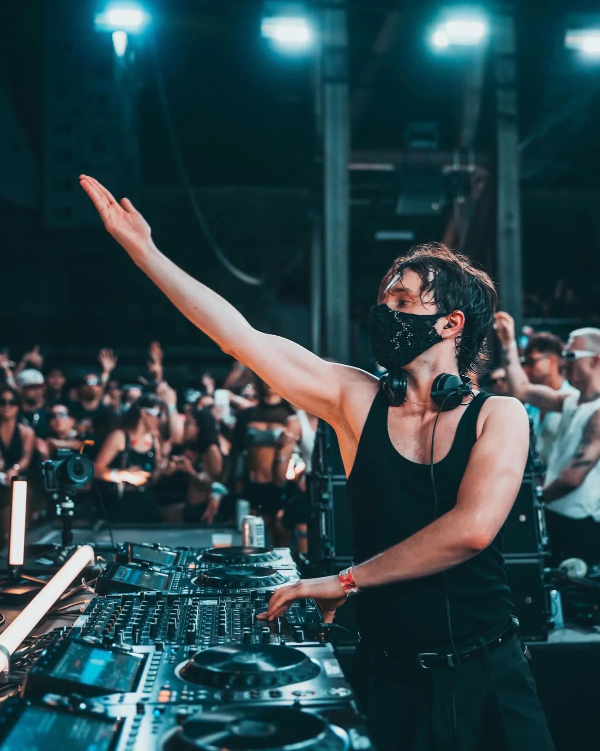 No face. No interviews. Just six hours of music and a room that felt it for days after.