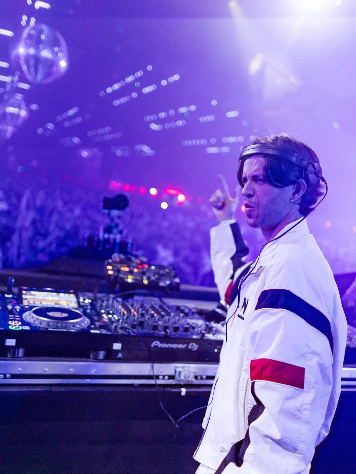 The boy is locked in and making the crowd go crazy into the late night hours.
