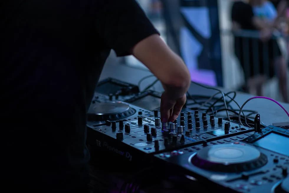 Article cover: Art vs. Algorithm: The Growing Divide in House Music Production