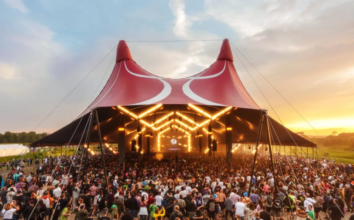 Article cover: The Visual Identity of House Music in 2026: Culture Aesthetic