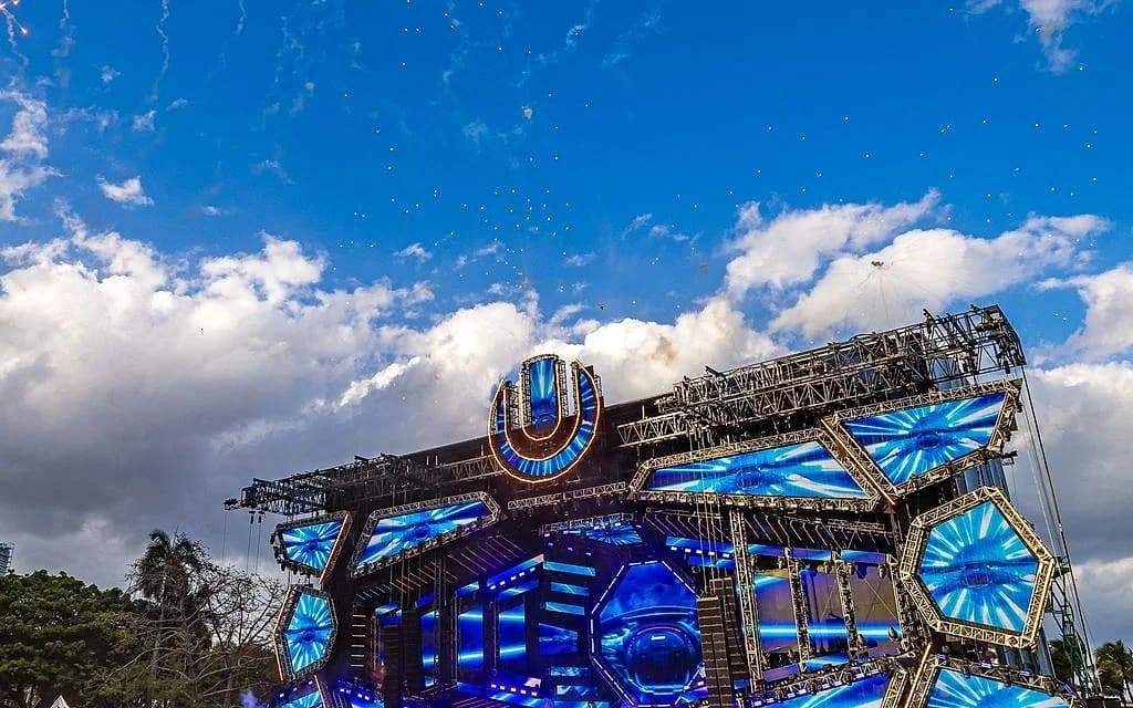 Article cover: Ultra RESISTANCE 2026: confirmed Miami dates + the rare b2b pairings to note